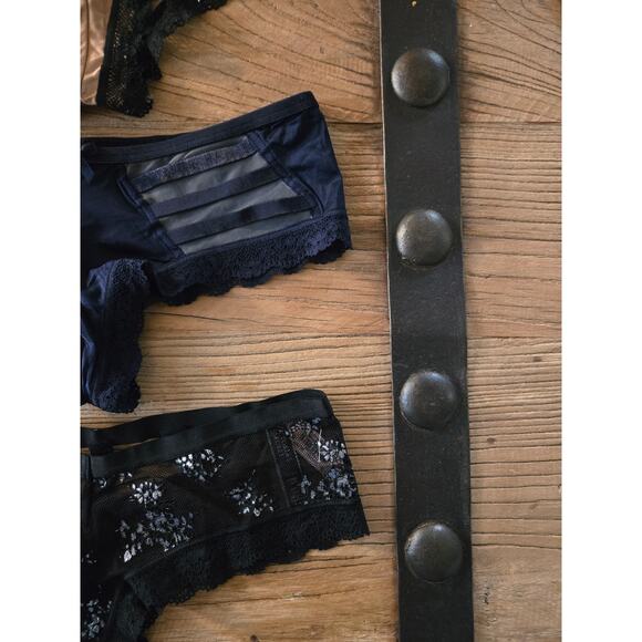 Victoria's Secret Very Sexy Cheeky Hipster Panty Bundle sz Small New - Picture 2 of 5